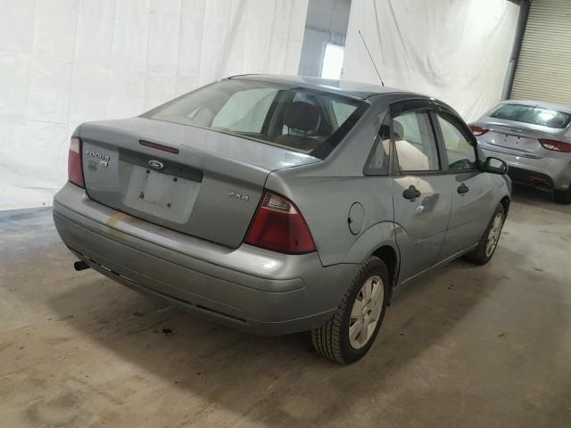 1FAFP34N96W102003 - 2006 FORD FOCUS ZX4 GRAY photo 4