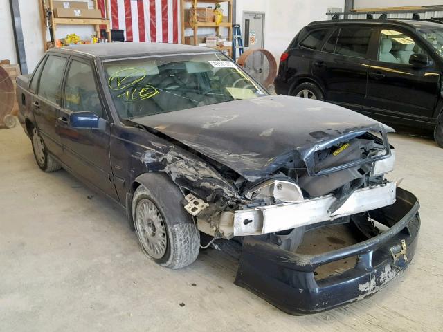 YV1LS5575W1518113 - 1998 VOLVO S70 BLUE photo 1