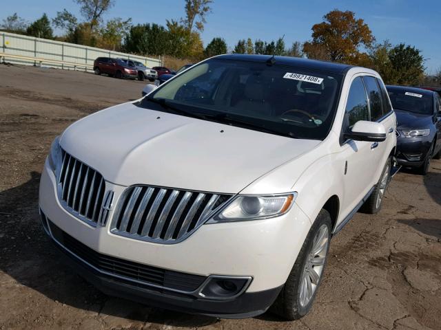 2LMDJ8JK5FBL23710 - 2015 LINCOLN MKX WHITE photo 2