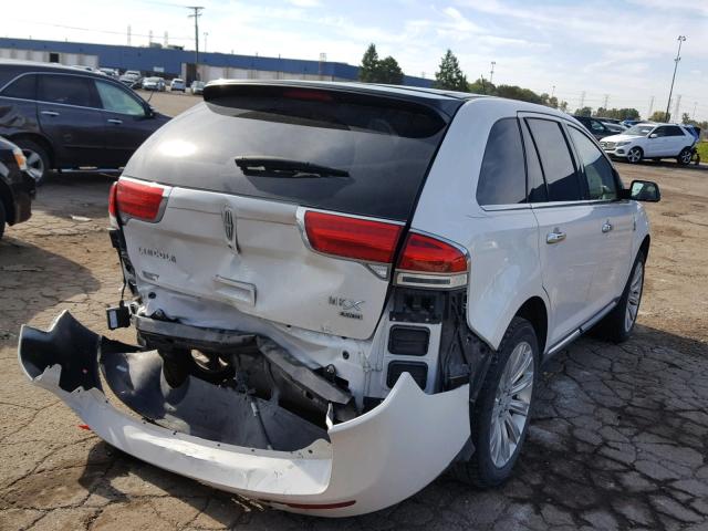 2LMDJ8JK5FBL23710 - 2015 LINCOLN MKX WHITE photo 4