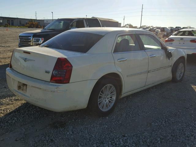 2C3CA4CD2AH281154 - 2010 CHRYSLER 300 TOURIN WHITE photo 4