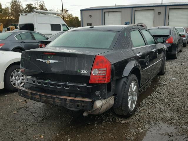 2C3CA5CV0AH211098 - 2010 CHRYSLER 300 TOURIN BLACK photo 4