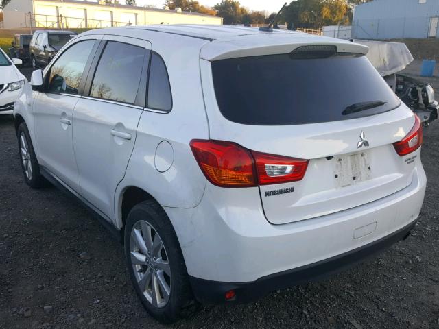 4A4AR4AU6FE013987 - 2015 MITSUBISHI OUTLANDER WHITE photo 3