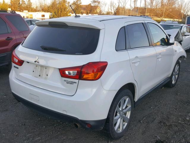 4A4AR4AU6FE013987 - 2015 MITSUBISHI OUTLANDER WHITE photo 4