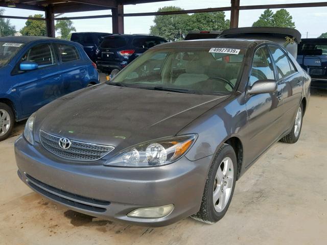 4T1BE32K12U569294 - 2002 TOYOTA CAMRY LE GRAY photo 2