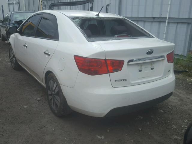 KNAFU4A2XD5691498 - 2013 KIA FORTE EX WHITE photo 3