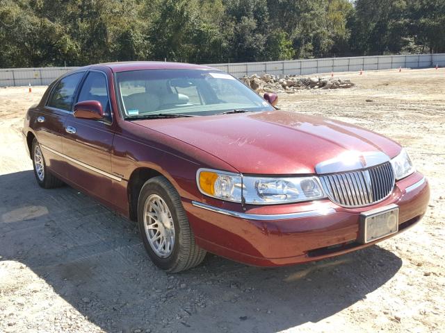 1LNFM82W2WY696669 - 1998 LINCOLN TOWN CAR RED photo 1