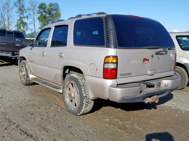 1GKEK63UX4J265076 - 2004 GMC YUKON DENA SILVER photo 3