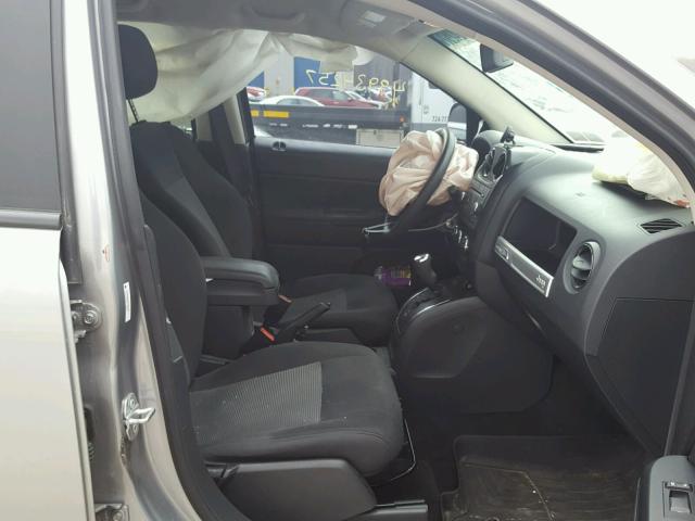 1C4NJDBB3GD522200 - 2016 JEEP COMPASS SP 灰色 照片 5