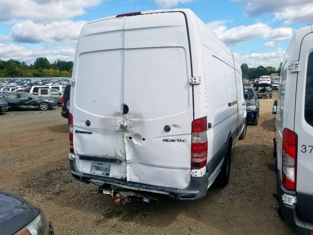 WD3PE8CC4D5803613 - 2013 MERCEDES-BENZ SPRINTER 2 WHITE photo 4