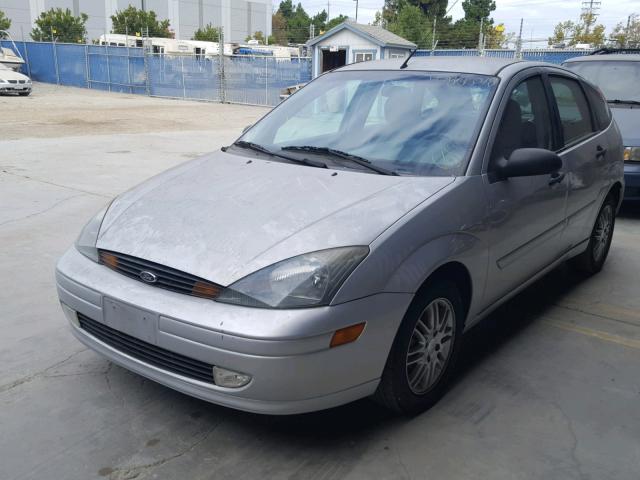 3FAFP37Z93R169522 - 2003 FORD FOCUS ZX5 SILVER photo 2