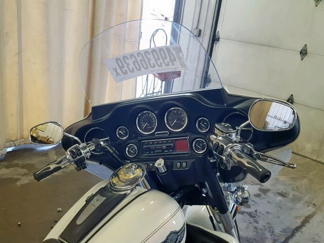 1HD1FCW103Y621764 - 2003 HARLEY-DAVIDSON FLHTCUI WHITE photo 5
