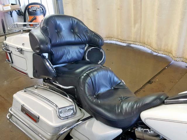 1HD1FCW103Y621764 - 2003 HARLEY-DAVIDSON FLHTCUI WHITE photo 6