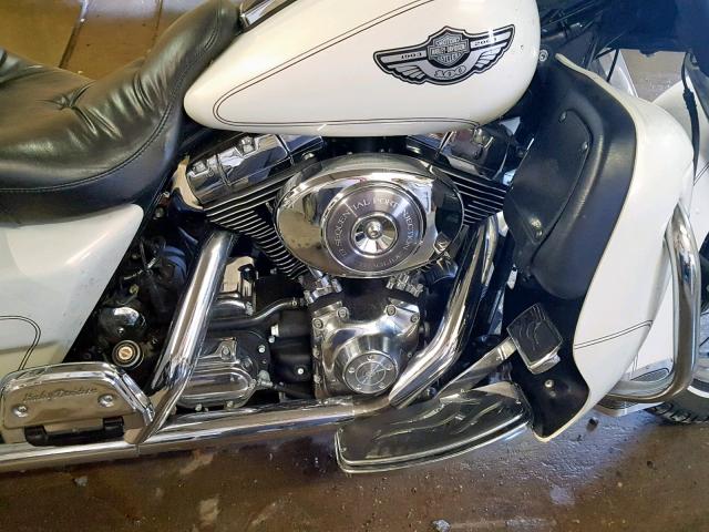 1HD1FCW103Y621764 - 2003 HARLEY-DAVIDSON FLHTCUI WHITE photo 7