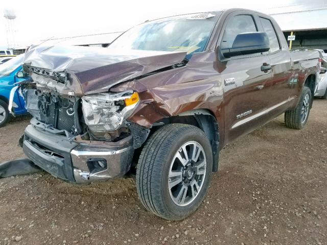 5TFRW5F12HX212372 - 2017 TOYOTA TUNDRA DOU BROWN photo 2