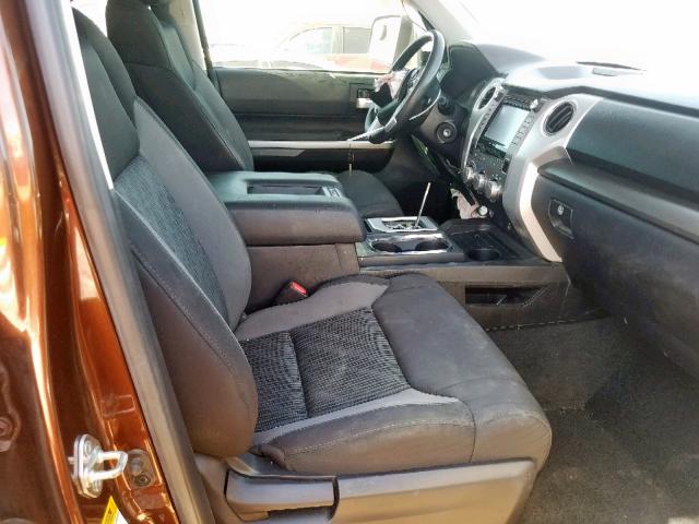 5TFRW5F12HX212372 - 2017 TOYOTA TUNDRA DOU BROWN photo 5