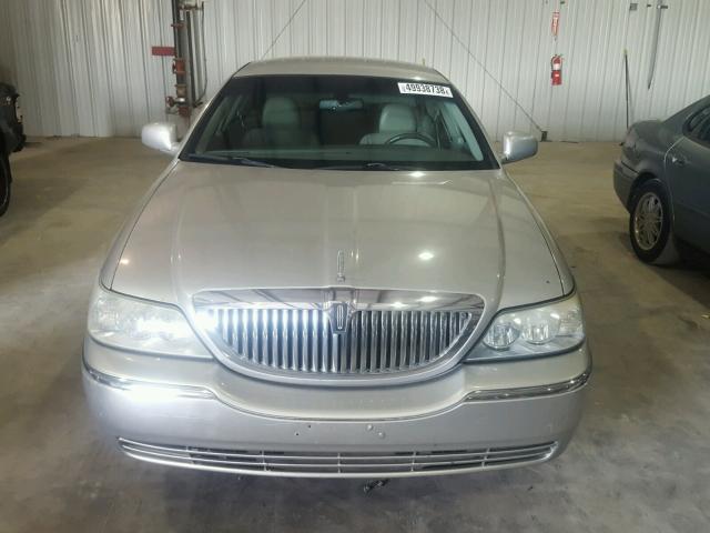 1LNHM81W24Y601731 - 2004 LINCOLN TOWN CAR E SILVER photo 9