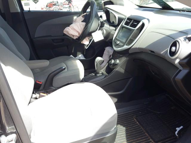 1G1JB5SH8H4156329 - 2017 CHEVROLET SONIC LS 灰色 照片 5