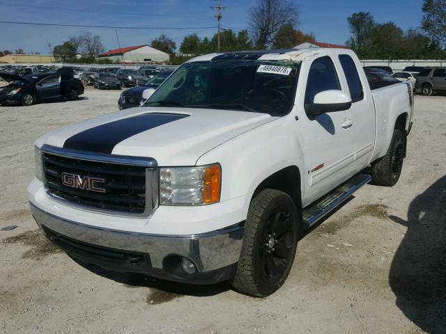 1GTEK19Y77Z552552 - 2007 GMC NEW SIERRA WHITE photo 2