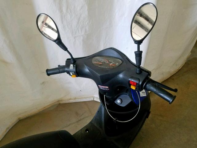 LLPVGBAA0J1G28974 - 2018 BINT SCOOTER BLUE photo 5