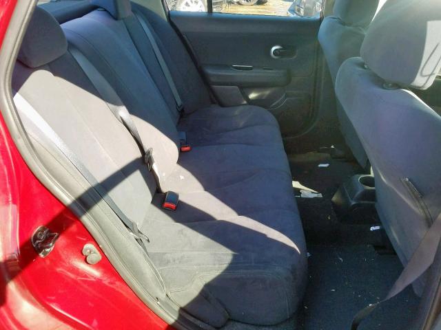 3N1BC11E39L366926 - 2009 NISSAN VERSA S RED photo 6