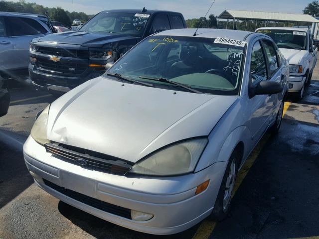 1FAFP38382W222720 - 2002 FORD FOCUS ZTS SILVER photo 2