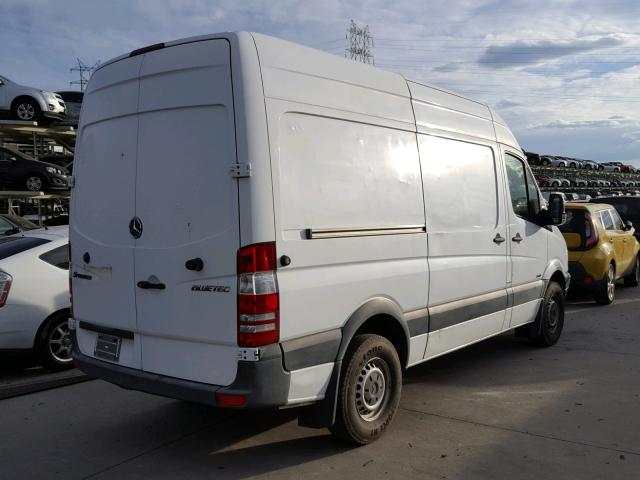 WD3PE7CC4B5507823 - 2011 MERCEDES-BENZ SPRINTER 2 WHITE photo 4