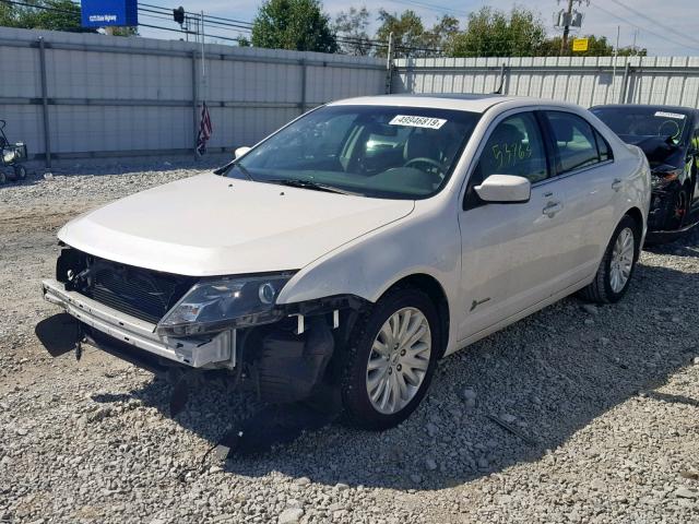 3FADP0L30CR259553 - 2012 FORD FUSION HYB WHITE photo 2