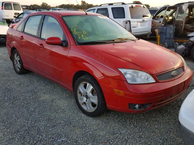 1FAHP38Z15W313958 - 2005 FORD FOCUS ZX4 RED photo 1