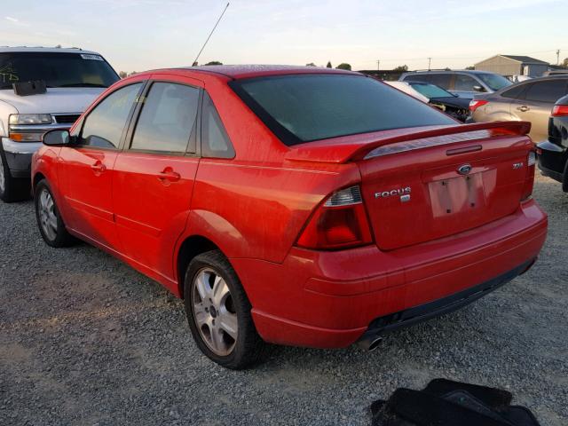 1FAHP38Z15W313958 - 2005 FORD FOCUS ZX4 RED photo 3