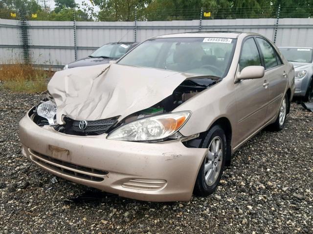 4T1BE32K92U597117 - 2002 TOYOTA CAMRY LE GOLD photo 2