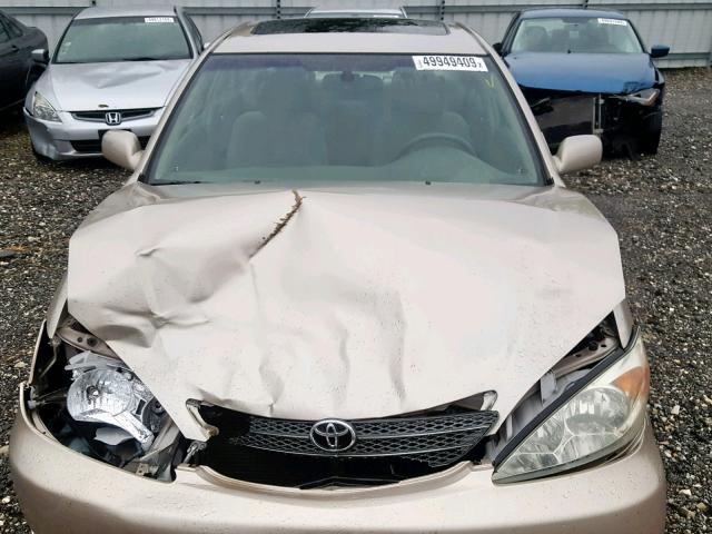 4T1BE32K92U597117 - 2002 TOYOTA CAMRY LE GOLD photo 7