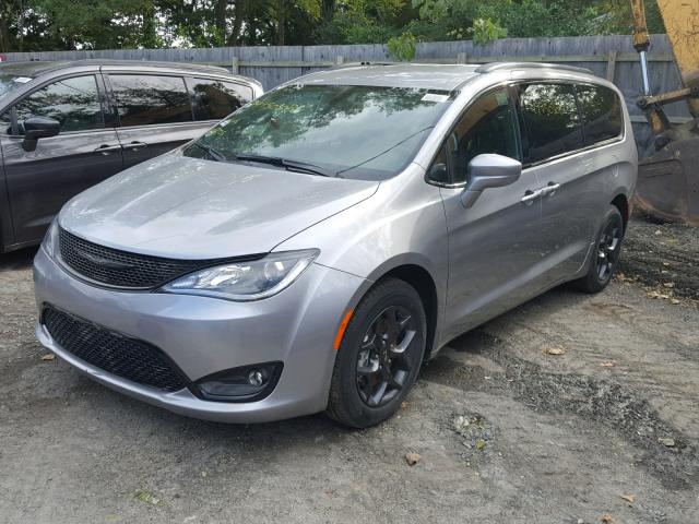 2C4RC1BG1JR362215 - 2018 CHRYSLER PACIFICA T SILVER photo 2