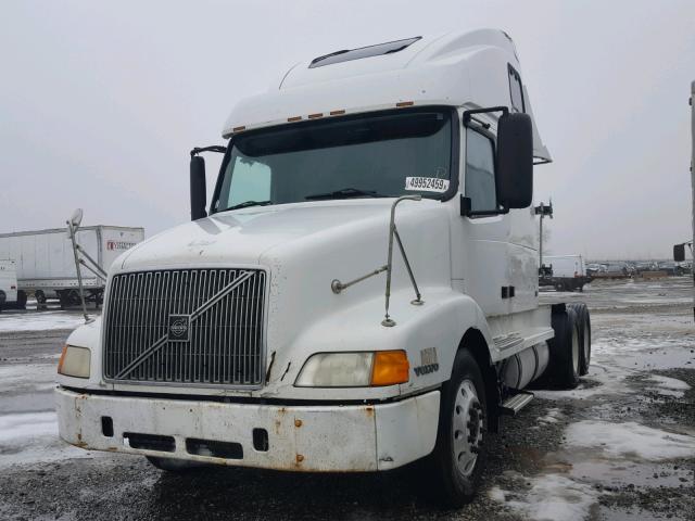 4V4NC9RH01N233704 - 2001 VOLVO VN VNL WHITE photo 2