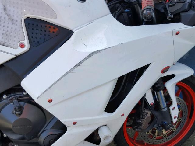 JH2PC4086FK800020 - 2015 HONDA CBR600 RA WHITE photo 9