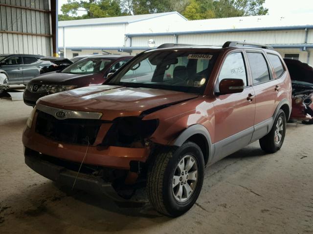 KNDJJ741795020386 - 2009 KIA BORREGO LX ORANGE photo 2