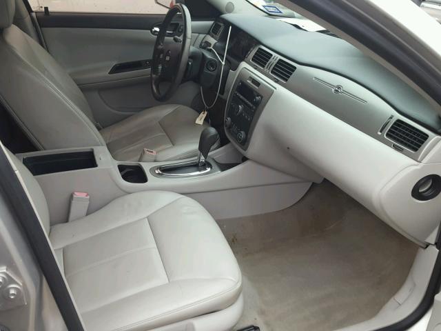 2G1WD58C069143273 - 2006 CHEVROLET IMPALA SUP 银色 照片 5