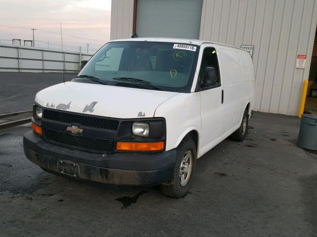 1GCFH15T261268398 - 2006 CHEVROLET EXPRESS G1 WHITE photo 2