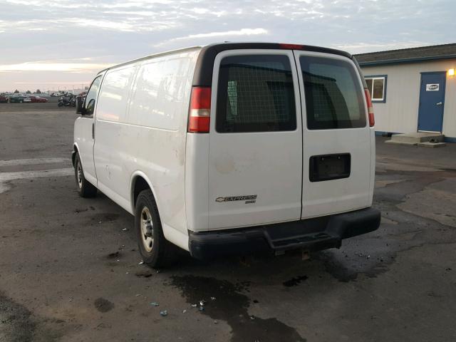 1GCFH15T261268398 - 2006 CHEVROLET EXPRESS G1 WHITE photo 3