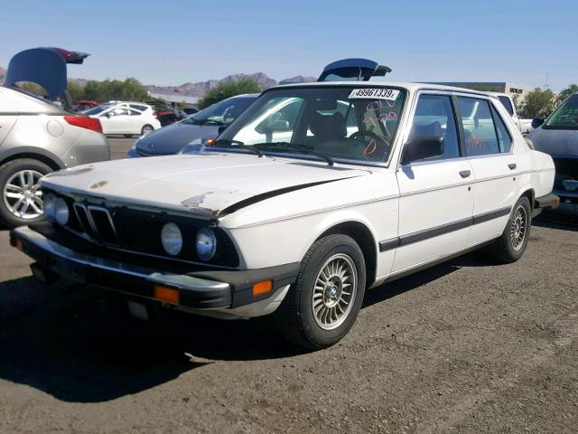 WBADB7406D1047447 - 1983 BMW 533 I WHITE photo 2