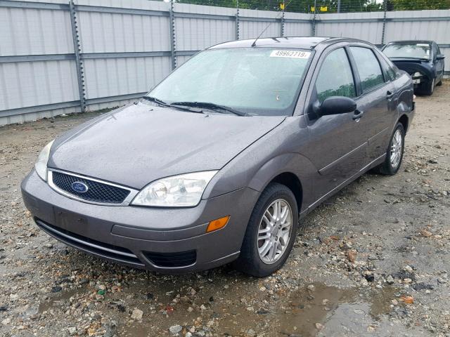 1FAHP34N96W195534 - 2006 FORD FOCUS ZX4 GRAY photo 2