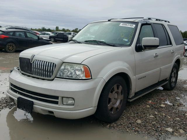 5LMFU28565LJ18997 - 2005 LINCOLN NAVIGATOR Krem foto 2