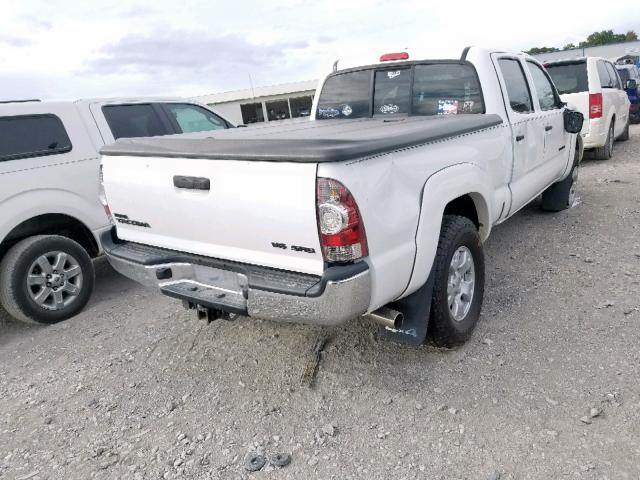 5TEMU4FN9AZ685486 - 2010 TOYOTA TACOMA DOU WHITE photo 4