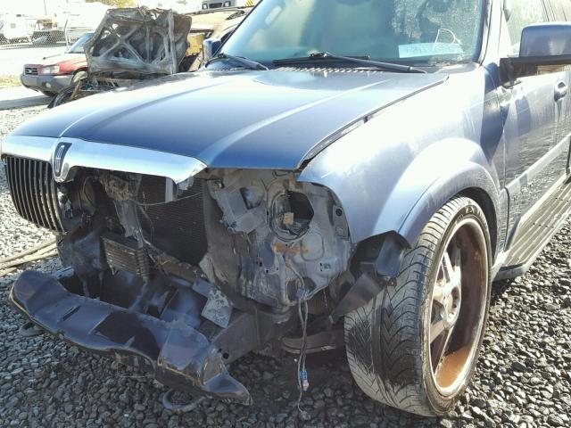 5LMFU28R04LJ19127 - 2004 LINCOLN NAVIGATOR 蓝色 照片 9