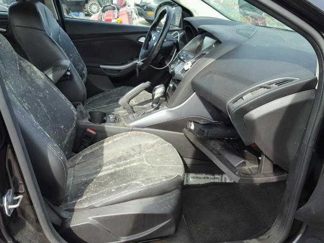 1FAHP3N20CL390598 - 2012 FORD FOCUS TITA BLACK photo 5