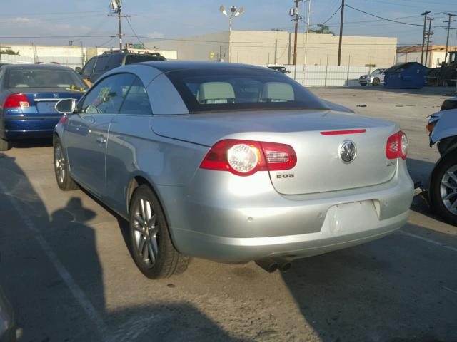WVWFA71F98V038845 - 2008 VOLKSWAGEN EOS LUX 银色 照片 3