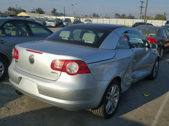 WVWFA71F98V038845 - 2008 VOLKSWAGEN EOS LUX 银色 照片 4