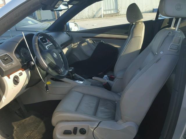 WVWFA71F98V038845 - 2008 VOLKSWAGEN EOS LUX 银色 照片 5