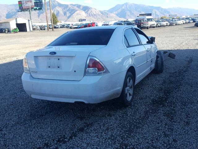 3FAFP06Z86R197767 - 2006 FORD FUSION S WHITE photo 4