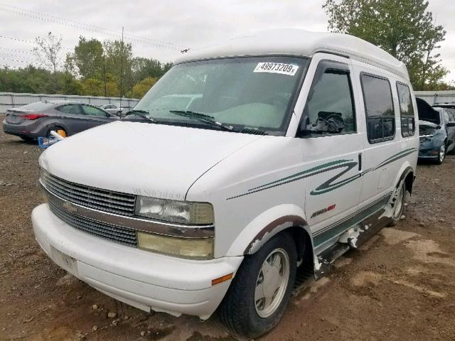 1GBEL19X62B107388 - 2002 CHEVROLET ASTRO WHITE photo 2